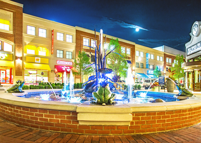 Fountain in front of shops at Easton Town Center in Columbus, OH