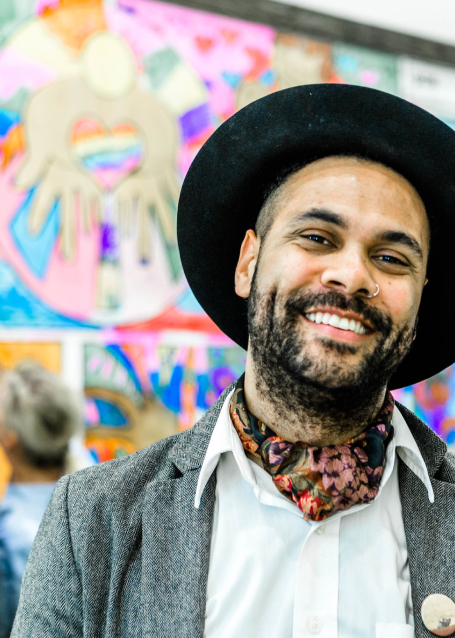 Smiling man wearing a felt hat